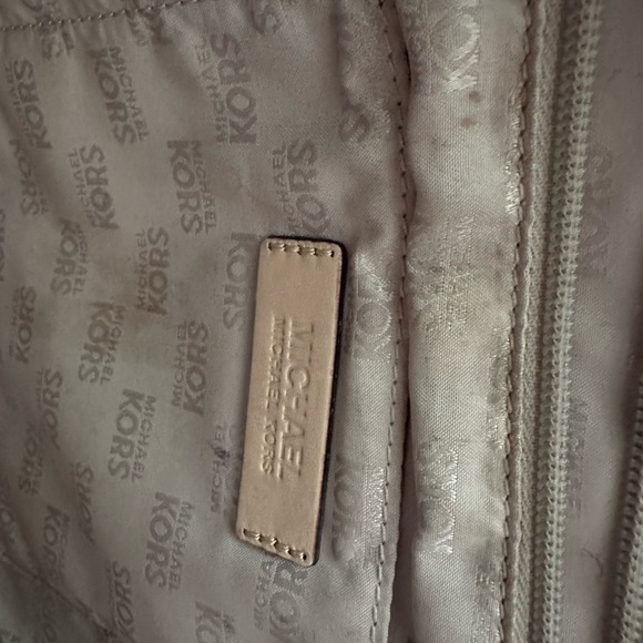Michael Kors Logo Tote Bag - Picture 7 of 8